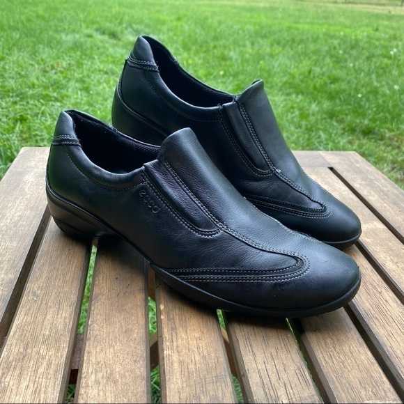 Ecco Women's Black Loafers Size 8.5/ 39 - Picture 2 of 7